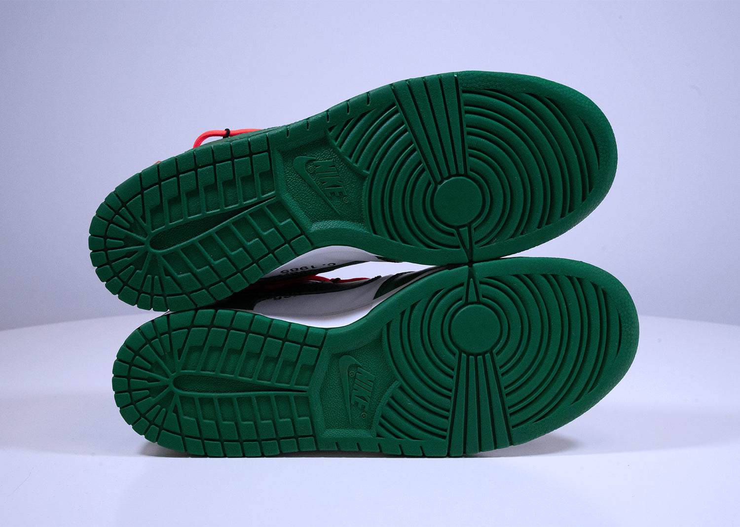 Second Chance - Nike Dunk Low Off-White Pine Green (2019) - 44.5 | USED