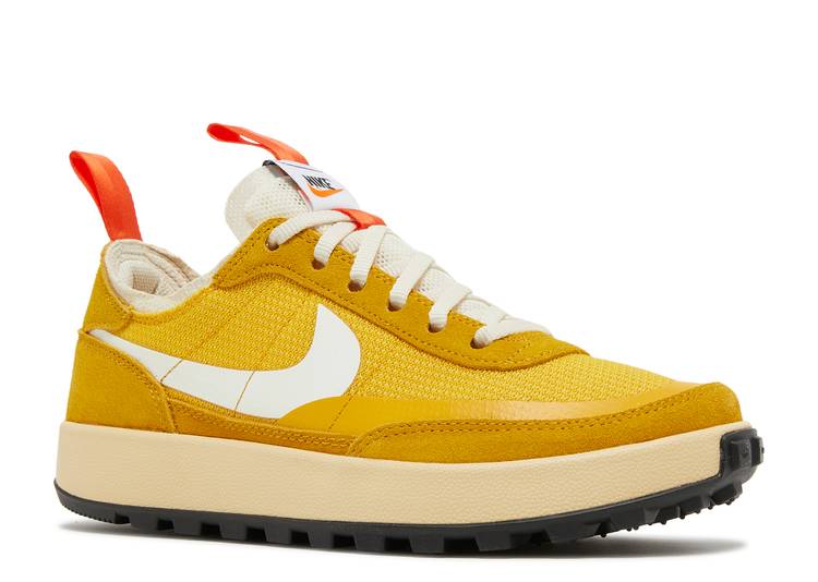 NikeCraft x Tom Sachs WMNS schoen voor algemeen gebruik 'Dark Sulphur' (2022)