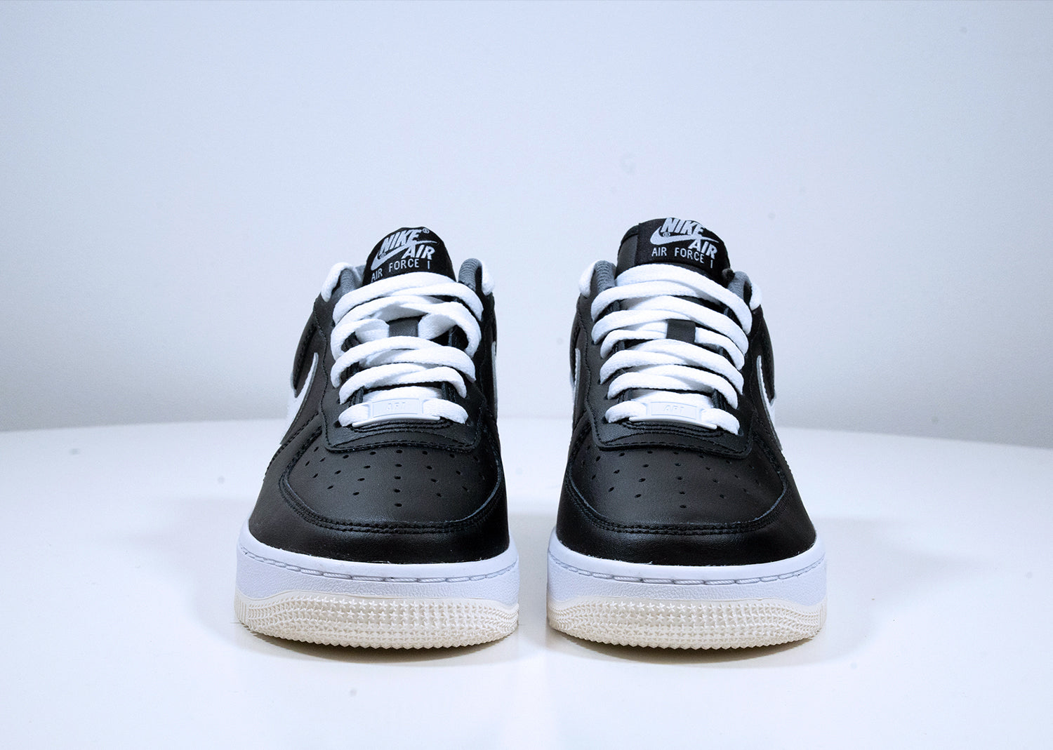 Second Chance - Nike Air Force 1 ID Black/White Swoosh - 37,5 | NEW