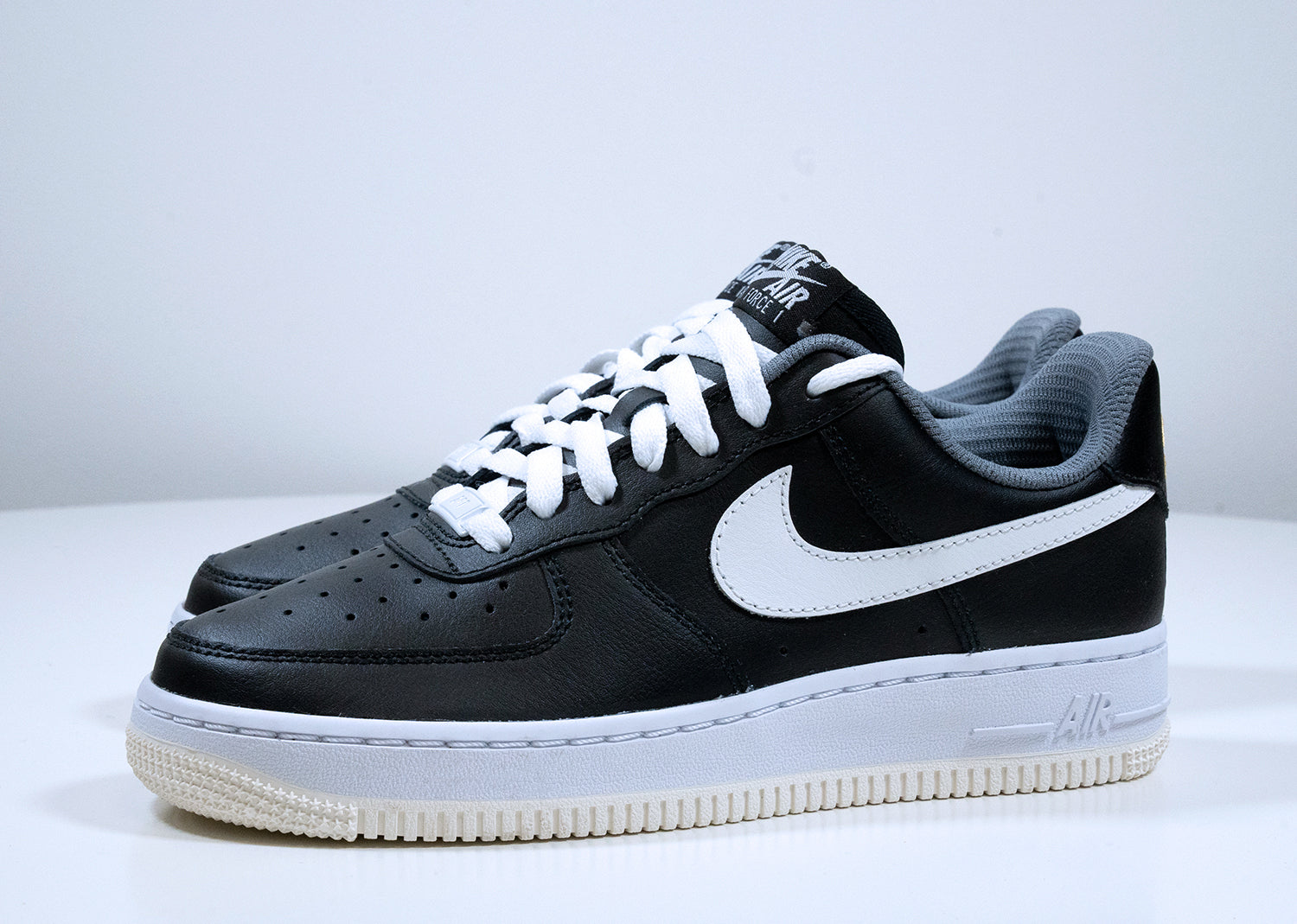 Second Chance - Nike Air Force 1 ID Black/White Swoosh - 37,5 | NEW