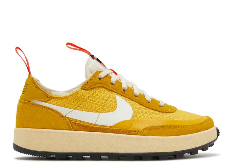 NikeCraft x Tom Sachs WMNS schoen voor algemeen gebruik 'Dark Sulphur' (2022)