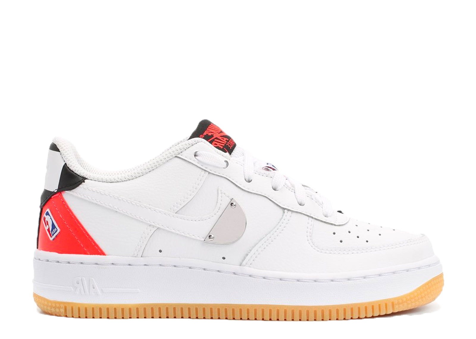 Tweede Kans - Nike Air Force 1 HO20 GS NBA Wit Bright Crimson - 38,5 | NIEUW